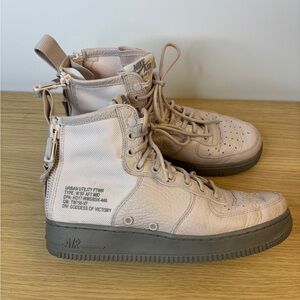 Nike‎ AF 1 Mid Siltstone Light Pink Leather Utility Sneakers Woman’s 9.5